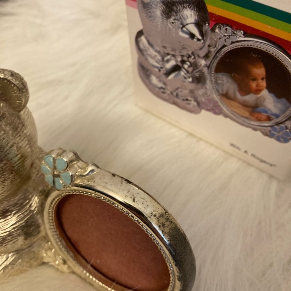 ❤️$5 BUNDLE SALE Vintage Silver Bear Bank w/ Picture frame - Picture 3 of 8